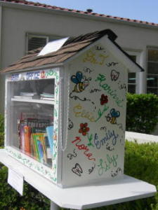Larchmont Little Free Library5
